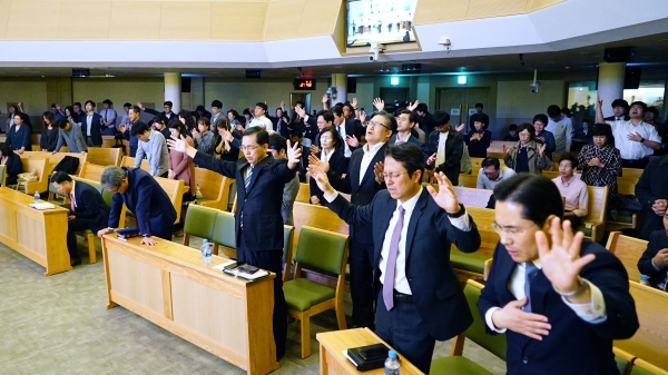 한국교회 목회자 회복을 위한 기도운동을 전개하고 있는 예장 합동 교갱협협의회가 지난 7일 서대문교회에서 첫 '에스라기도회'를 개최했다.