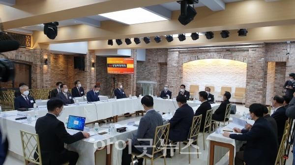 한교총 상임회장회의가 지난 12일 한국교회100주년기념관에서 진행됐다.