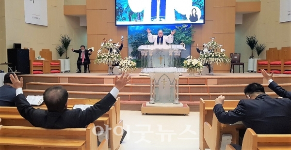 한교연이 지난 12일 군포제일교회에서 2020년 부활절 새벽연합예배를 드렸다.