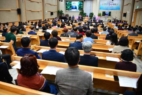 다산중앙교회는 4월 30일 입당감사예배를 드리면서 다산신도시 복음화와 민족복음화에 앞장설 것을 다짐했다.
