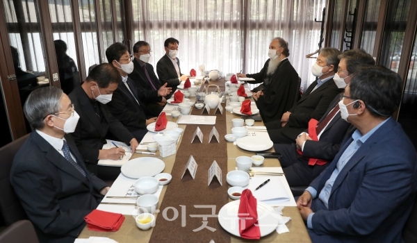 박양우 장관이 지난 16일 총회장들을 만나 교계 여론을 청취하는 시간을 가졌다.