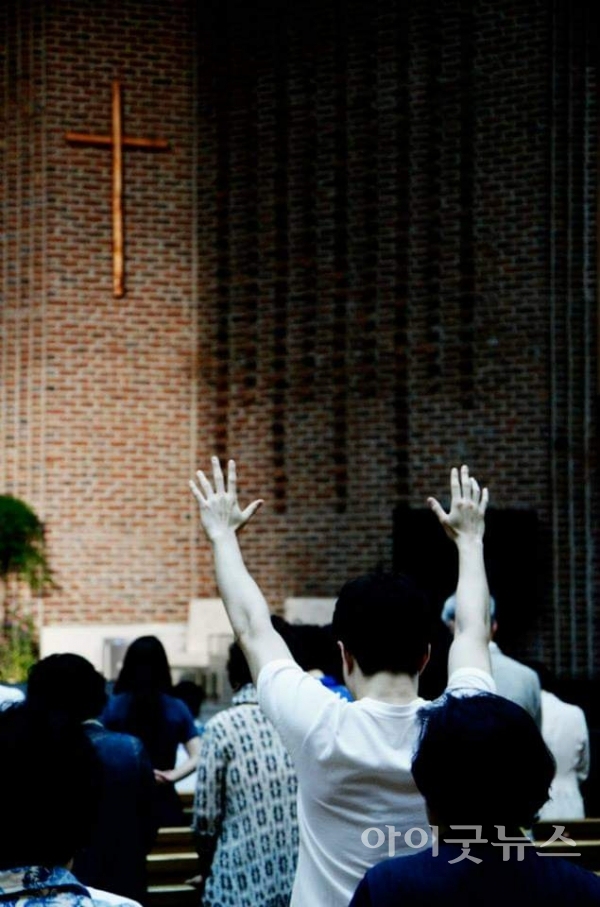 '보다 예배다운 예배를 꿈꾸다' 양명호 저자는 “코로나의 위기가 한국교회 예배 회복의 계기가 되길 바란다”고 밝혔다. 사진은 쥬빌리통일구국기도회 현장.