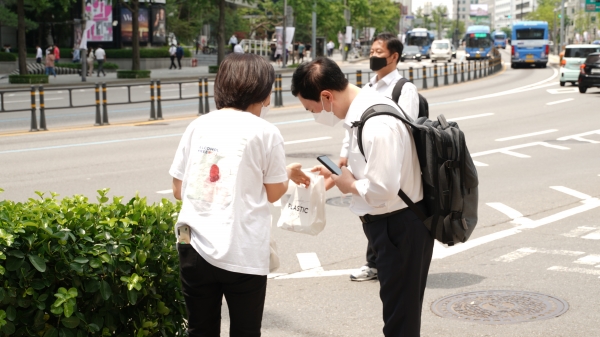 구세군 한국군국이 종로구 구세군 회관에서 ‘알코올 프리데이 캠페인’을 진행하고 있다. (사진=구세군대한본영 홈페이지)