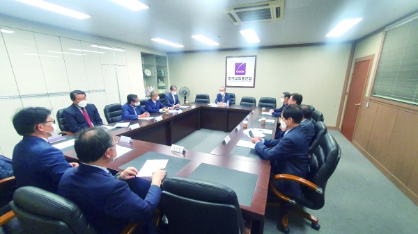 한국교회총연합 기관통합준비위원회 제3차 모임이 지난달 29일 한교총 회의실에서 진행됐다.
