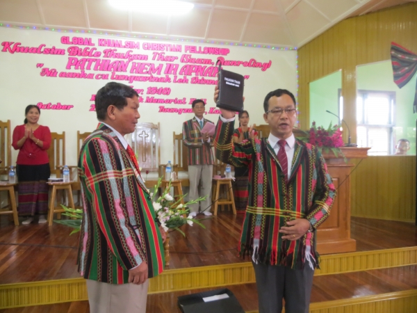 지난해 11월 미얀마 소수 언어인 쿠알심어 성경이 한국교회의 후원으로 번역돼 봉헌식을 진행했다.
