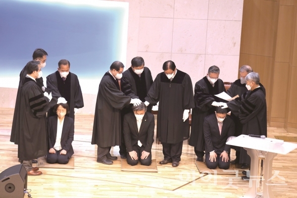 경안노회 제42회 정기노회가 지난 9일 열린 가운데 선교사 파송 및 목사 임직식을 진행했다