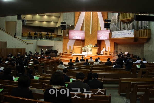 2022년 한국기독교 부활절 새벽예배가 지난 17일 서울 성북구 예담교회에서 진행됐다.