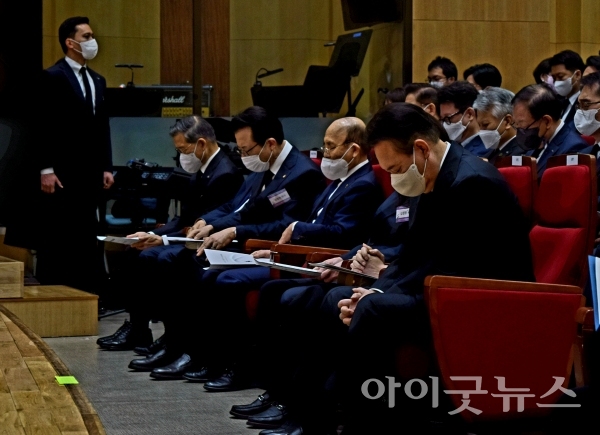 한국교회 이태원 참사위로예배가 5일 백석대학교 서울캠퍼스 하은홀에서‘열렸다. 이날 예배에서는 윤석열 대통령이 참석해 위로의 말을 전했다.