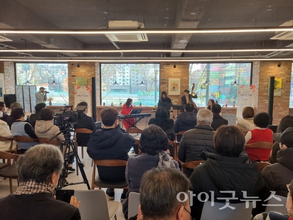 허브는 성탄절의 기쁨을 서울 시민에게 알리는 문화축제의 장을 마련했다.