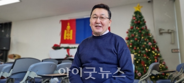 영원한 찬양 몽골인교회 누스트 바야라 목사.