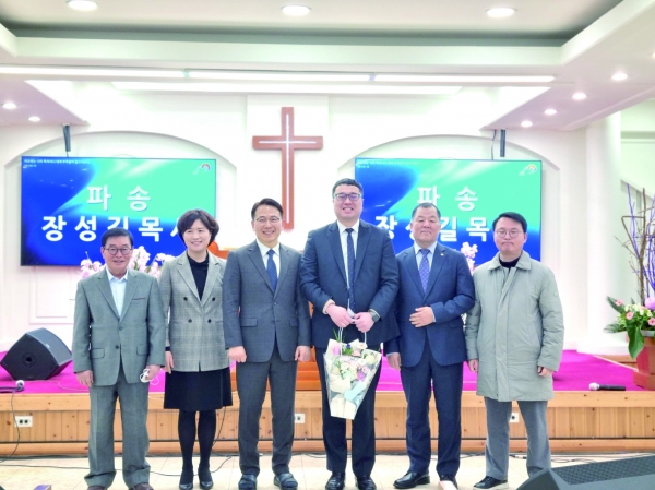 미아교회는 지난 10일 부교역자로 약 5년 동안 함께했던 장성길 목사를 일본 선교사로 파송했다.