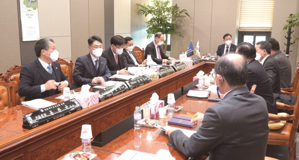 제43-4차 총회 임원회가 지난 28일 회의를 개최하고 새해 사업과 교단 현안에 대해 점검했다.