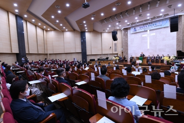 백석대학교회(청수)는 지난 13일 천안 동남구 소재 교회 본당에서 강인한 담임목사 취임예배를 드렸다.