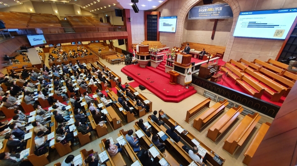 사학법인미션네트워크가 지난 20일 한국교회 어머니 기도회를 개최하고, 위기에 빠진 기독교 교육을 위해 뜨겁게 기도했다.
