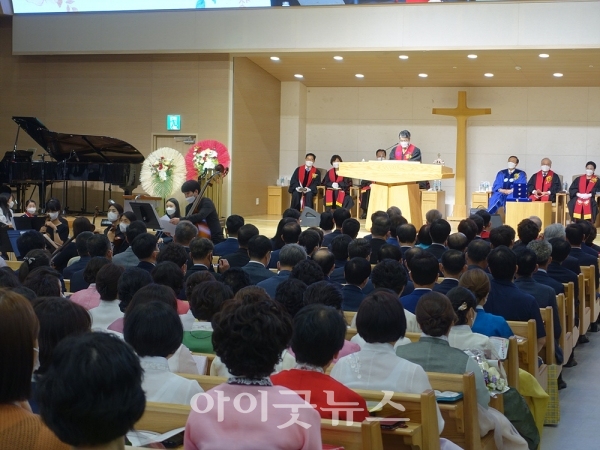 은혜광성교회가 지난 5일 ‘새성전입당 감사 및 임직예배’를 거행했다.