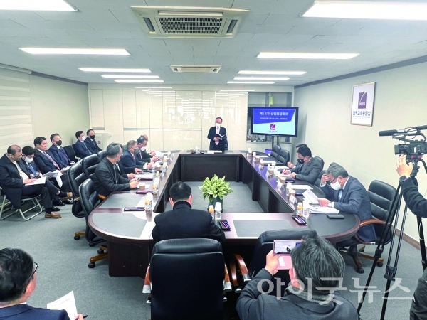 한국교회총연합 상임회장회의가 지난 18일 종로5가 사무실에서 열렸다. 이날 상임위는 임원 후보를 확정했다.