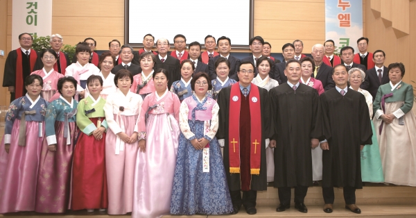 동인천노회 엘림교회는 지난 8일 임직감사예배를 드리고 새로운 일꾼을 선출했다.