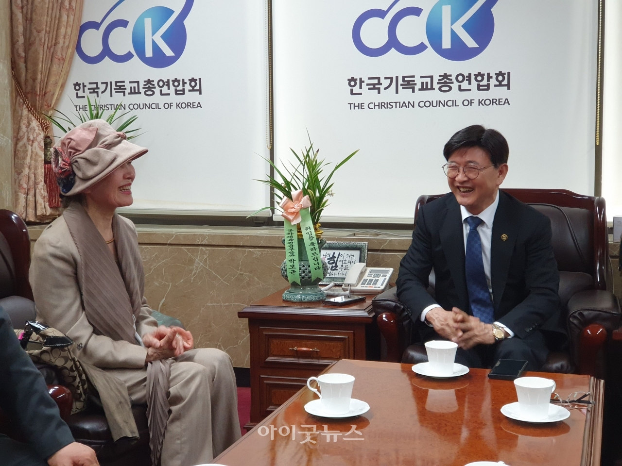 사랑의 쌀 나누기 운동위원 정영숙 위원장이 지난 22일 한기총을 방문해 적극적인 협력을 약속했다.