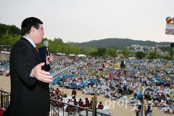 양병희 목사는 총회장 재임 중이던 2007년 5000교회 비전을 안고 1만5천여 성도가 모인 영성대회를 열었다.