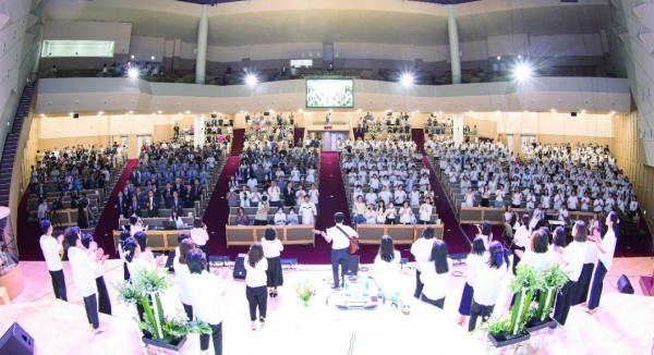 동인천노회는 1천여명 성도들과 함께 연합철야기도회를 개최했다.