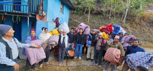 열린문화협회가 강진으로 고통 중에 있는 네팔 주민들을 위해 우선 방한용 담요 100장을 전달했다.