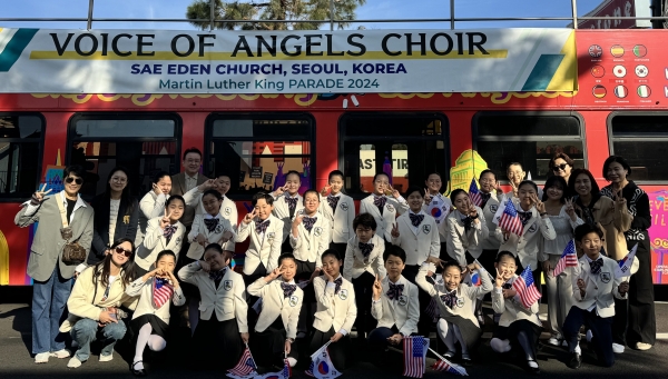 새에덴교회 아이들로 구성된 천사의소리합창단이 올해 세번째 공식 초청을 받아 제39회 마틴 루터 킹 퍼레이드에 참여해 공연했다.