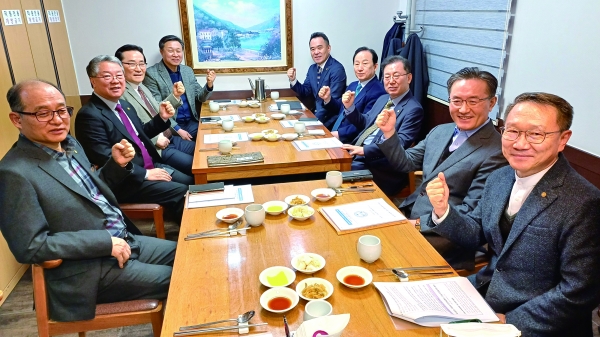 조직 구성을 마친 총회 연금사업단이 지난 2일 서울 방배동 만다린에서 첫 회의를 갖고, 연금사업 방향과 원칙을 점검했다.