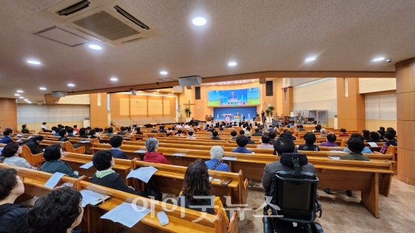 지난 17일 연신교회에서 드려진 '2024년 장애인주일연합예배'에서 교회협 장애인소위원회 서기 이정훈 목사가 설교를 전했다.
