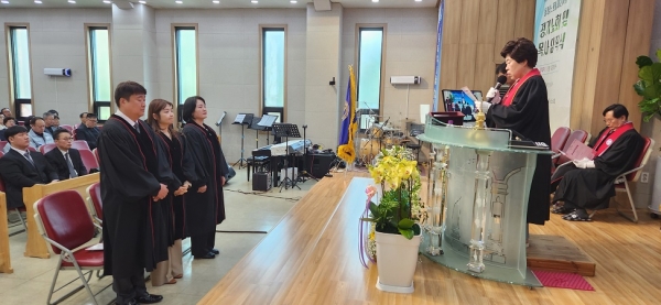 동남노회 제20회 정기노회가 지난 9일 안산예정교회에서 목사안수식과 함께 거행됐다.